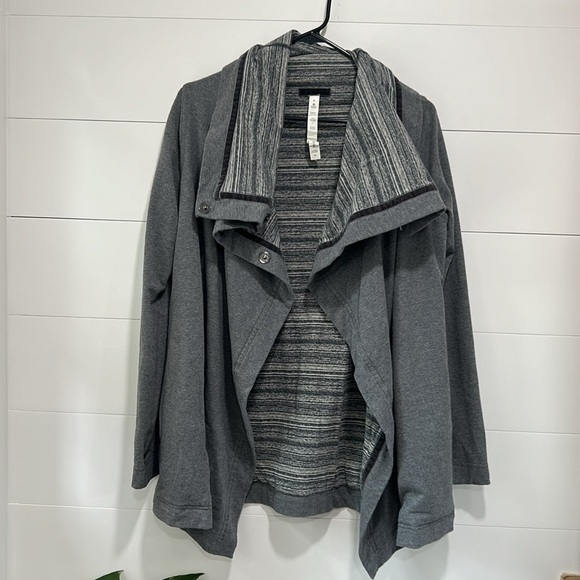 Lululemon Savasana Wrap Gray Jacket in Coal Open Sweater Gray Strata Stripe 6 - Picture 1 of 11